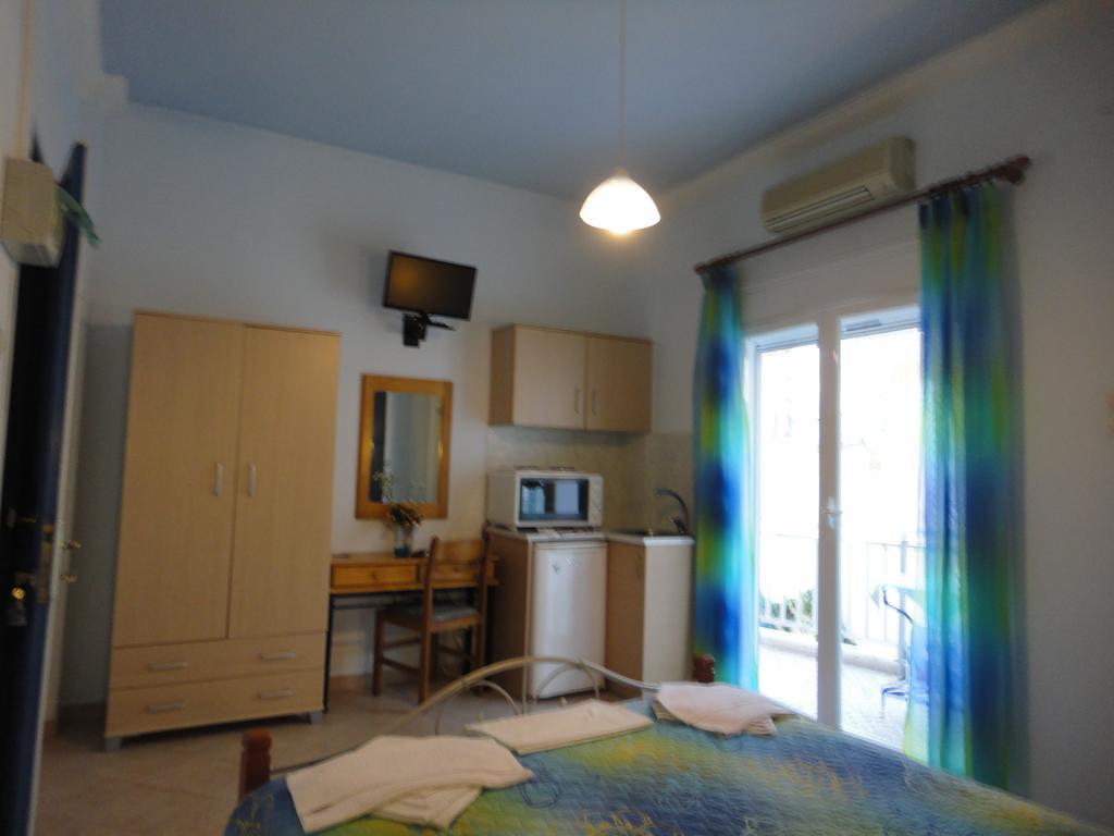Apergis Rooms Ermoupoli Exterior photo
