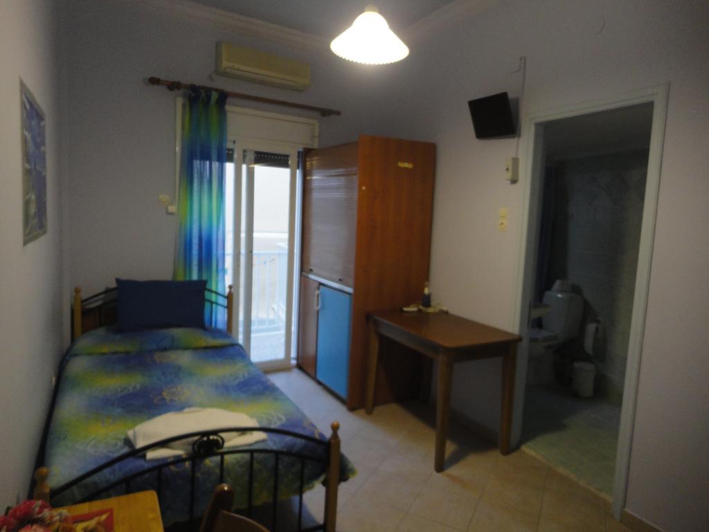 Apergis Rooms Ermoupoli Exterior photo