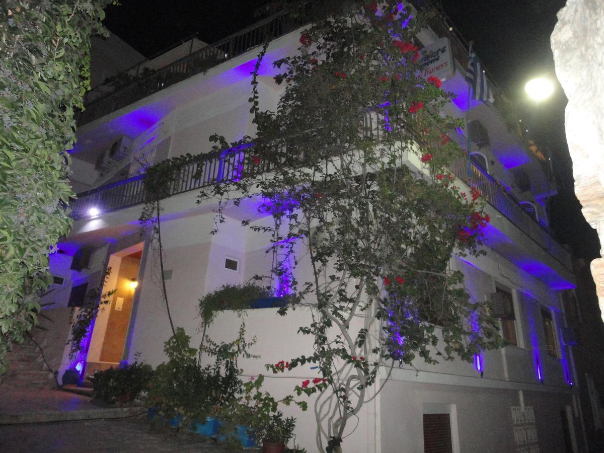 Apergis Rooms Ermoupoli Exterior photo